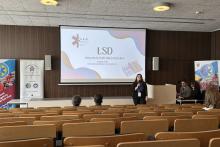 studenci ratownictwa medycznego na konferencji